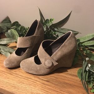 Barn Crown Wedges